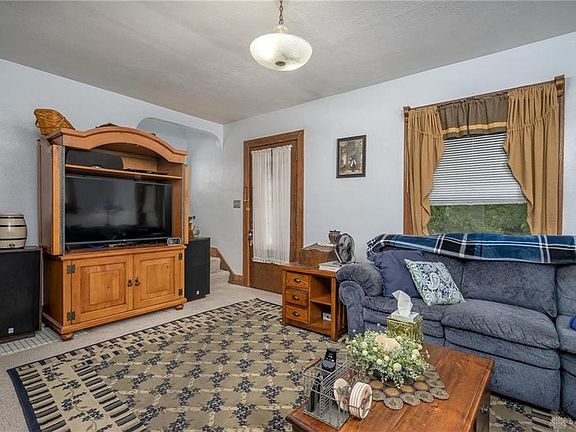 5th image of 779 Greenlawn Ave