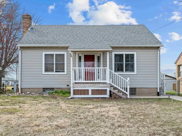 310 2nd St W, Milan, IL 61264