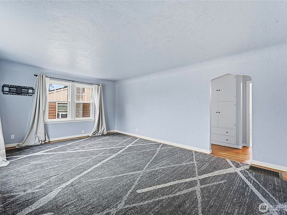 5th image of 1123 Francis Avenue