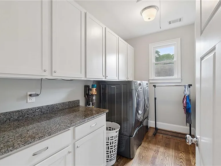 355 6th St NE — Photo 32