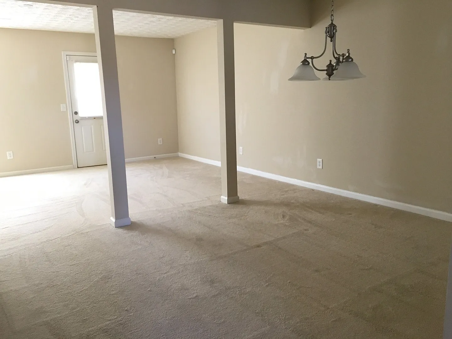 Two story Townhouse in Hampton — Photo 4