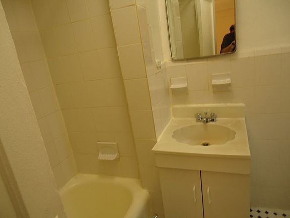 4th image of 32-16 Crescent St #2