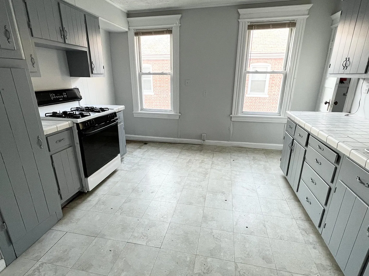 2 bed, 900 sqft, $2,000 — Photo 1