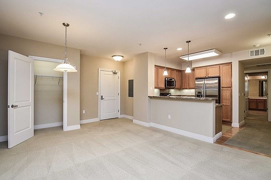 4th image of 1310 Creekside Dr Unit 304