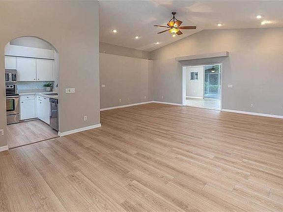 5th image of 1827 Winwood Dr
