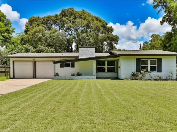 1202 Mac Dr, Sweeny, TX 77480