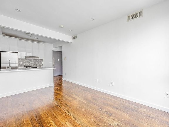 5th image of 303 Cooper St #3B