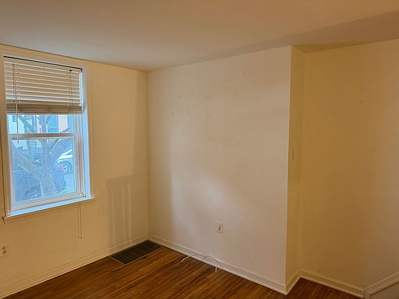 3rd image of 2143 E Sergeant St