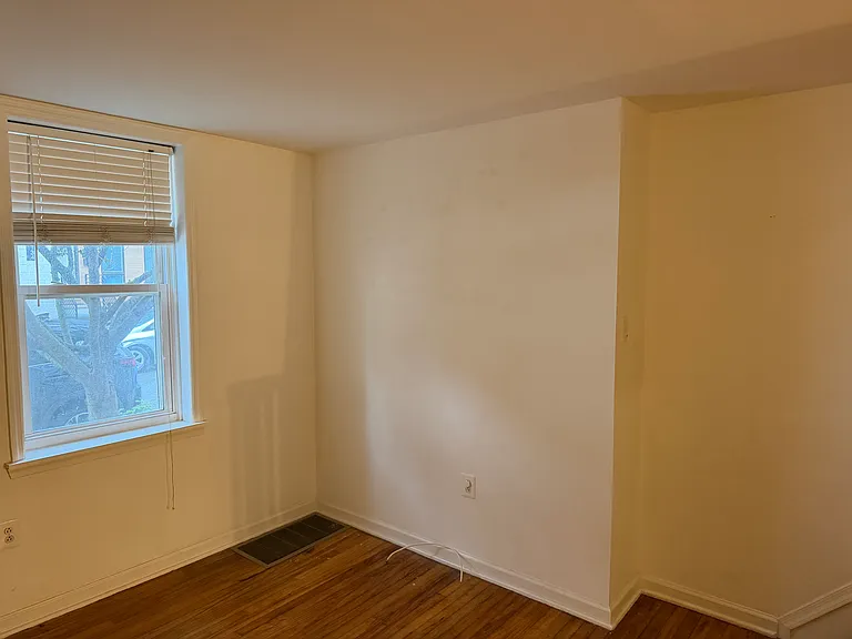 2143 E Sergeant St — Photo 3