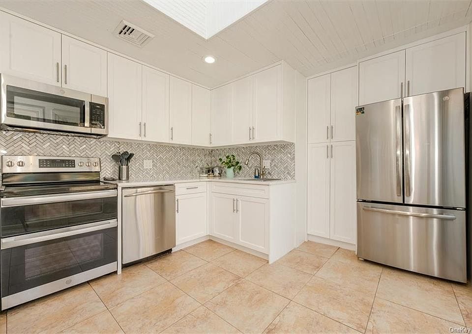 1st image of 219 Underhill St