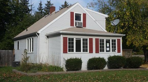 2nd image of 2114 Crary St