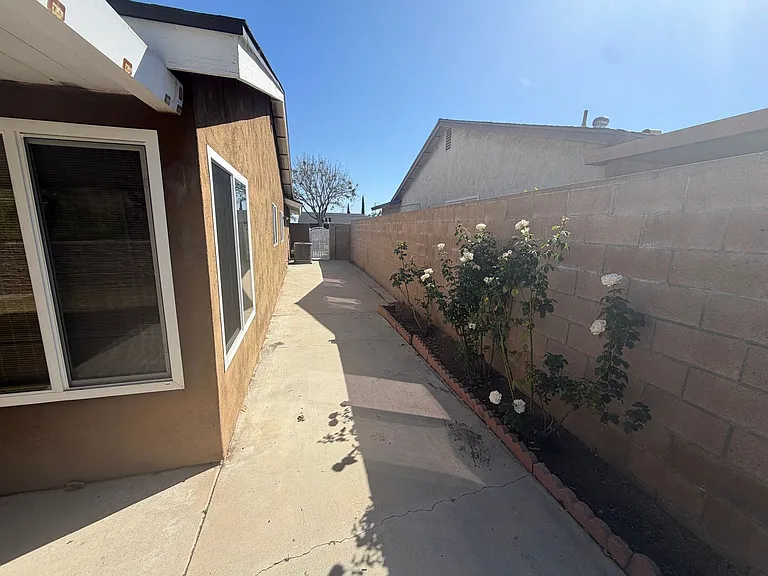 1118 Zircon St — Photo 31