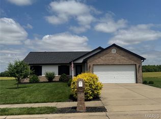 535 Shamrock Dr, Waterloo, IL 62298