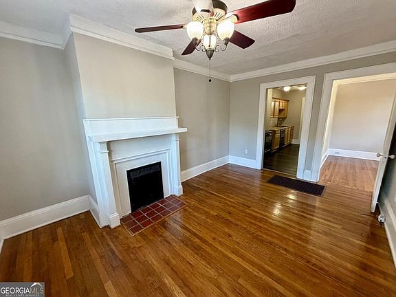 4th image of 372 Peachtree Ave NE #B
