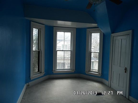 3rd image of 3755 Pennsylvania Ave