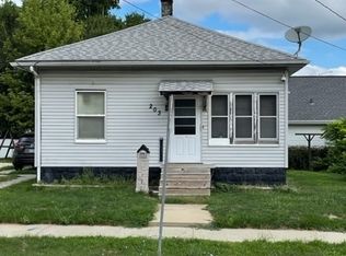 203 W Oakland Ave, Bloomington, IL 61701