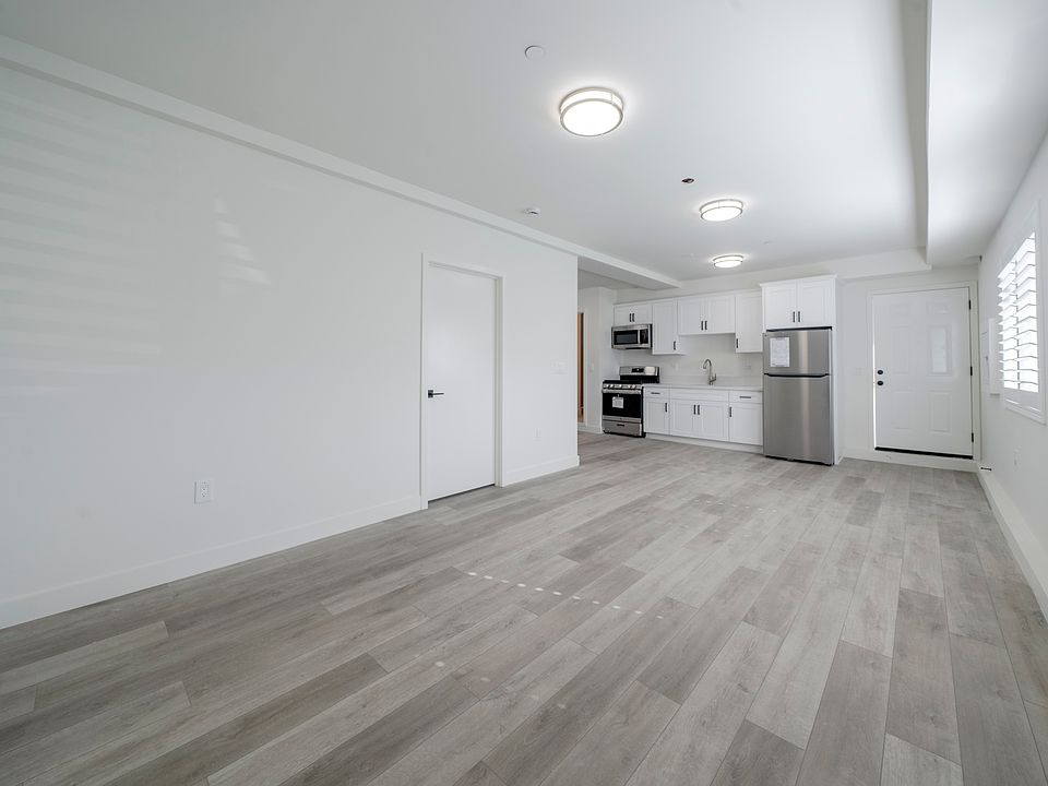 1st image of 3145 W 132nd St #1/4