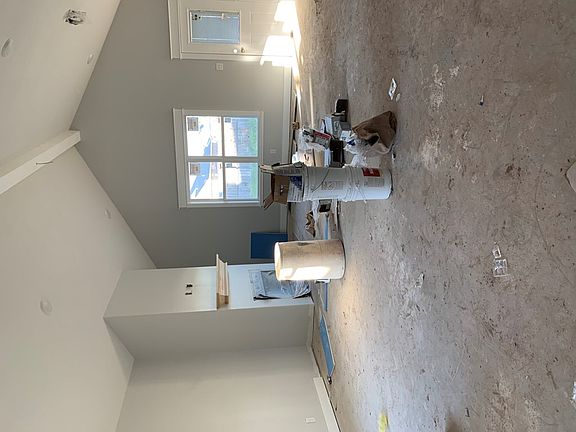 4th image of 1002 Gregory Dr