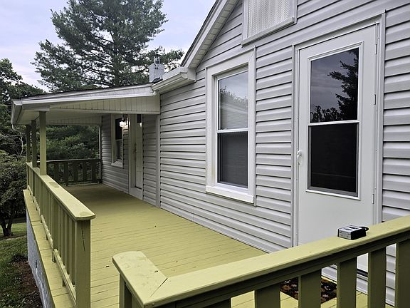 2nd image of 589 Ebenezer Cir