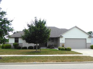 1561 Spencers Xing, Green Bay, WI 54313