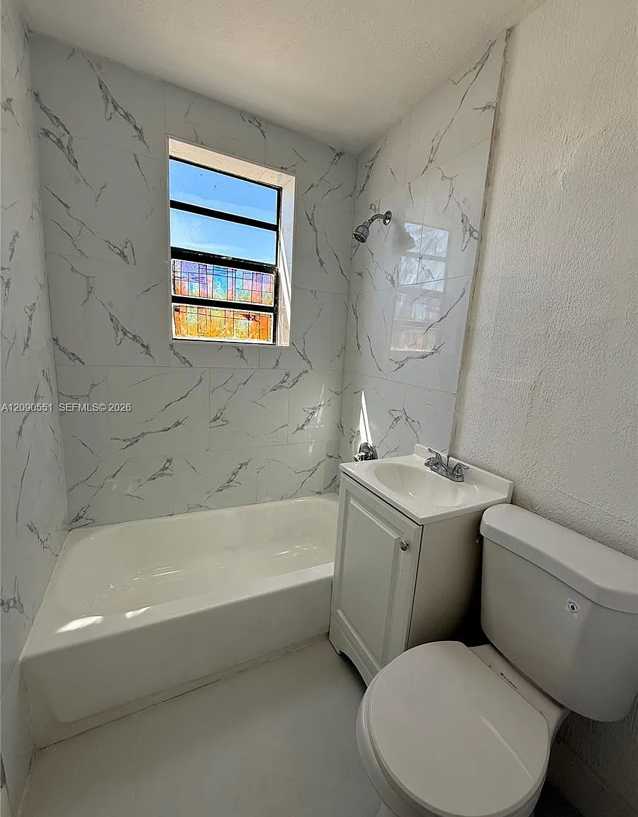 Park Front Condo — Photo 4