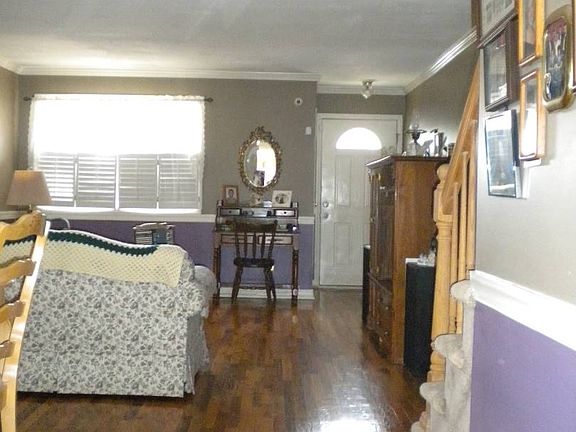 3rd image of 9 Cottonwood Ct