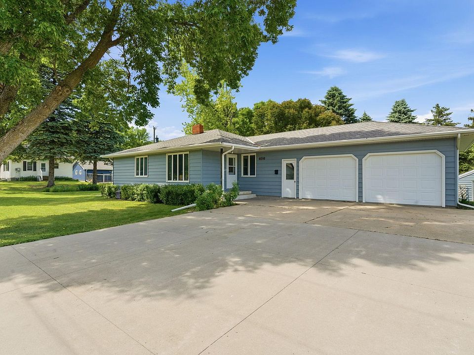 1st image of 606 3rd Ave E