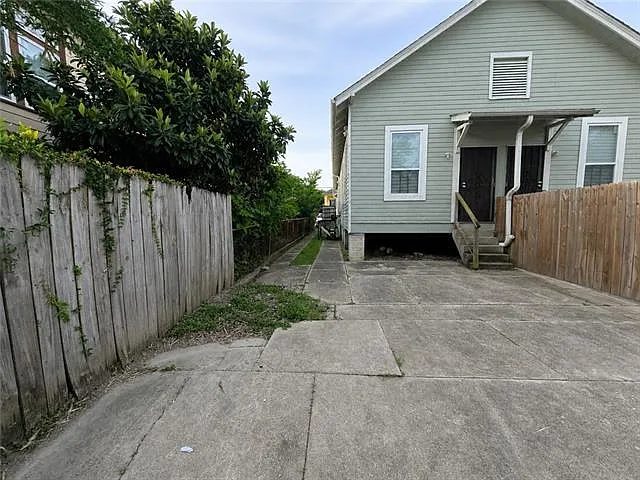 2519 N Derbigny St — Photo 12