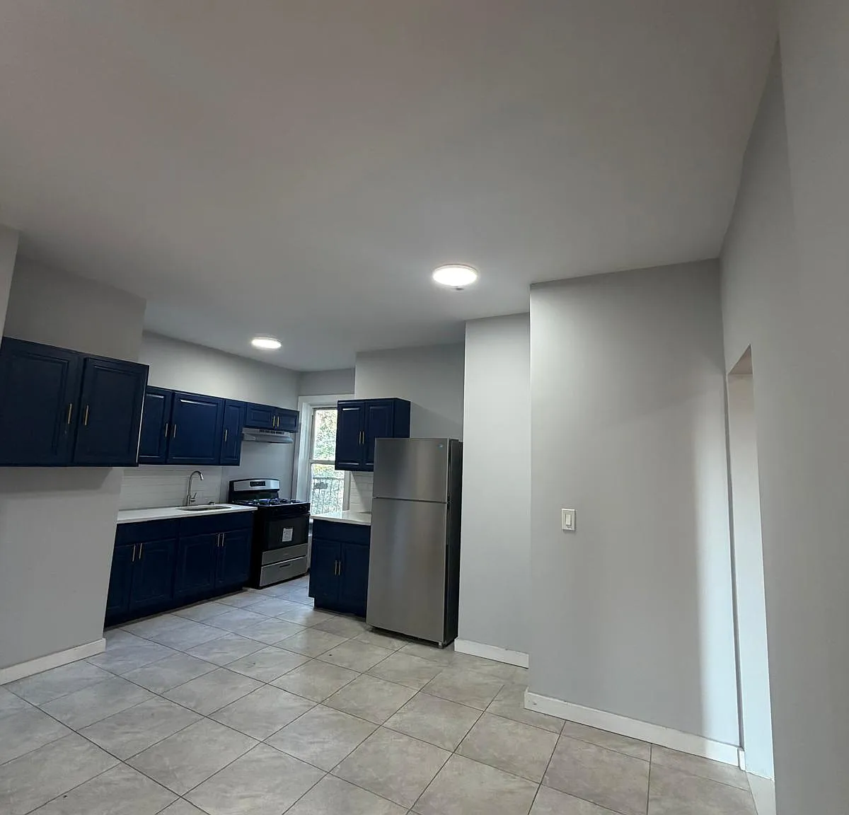 4 bed, 1200 sqft, $2,900 — Photo 1