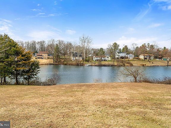 3rd image of 7284 Mosby Dr