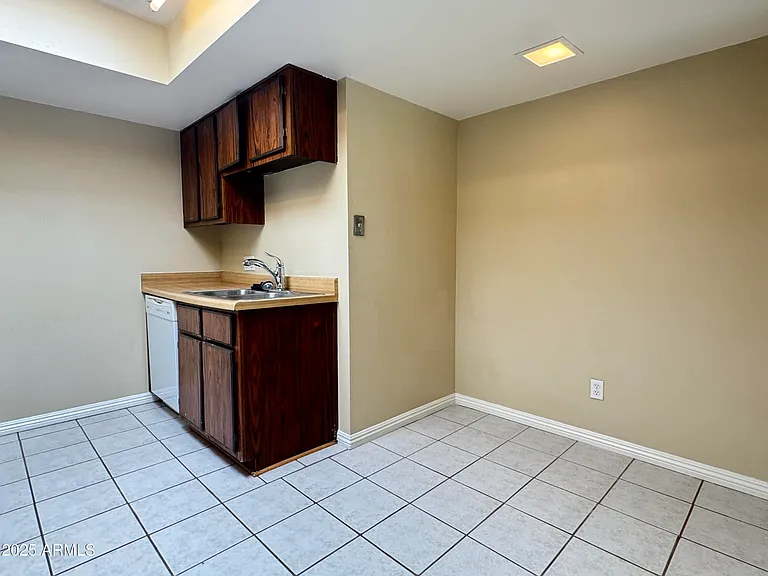 546 S Allred Dr — Photo 7
