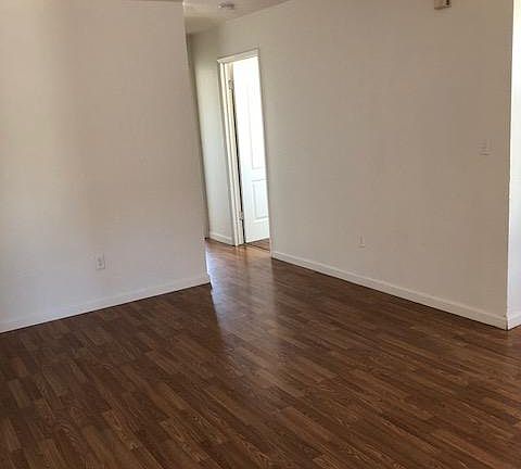 4th image of 2430 Banyan Dr