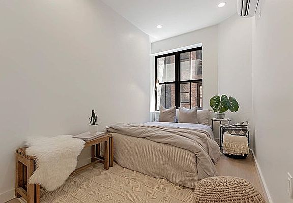4th image of 140 Mulberry St Building 2B