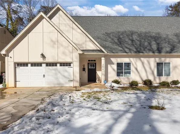 306 Lamplighter Cir, Winston Salem, NC 27104