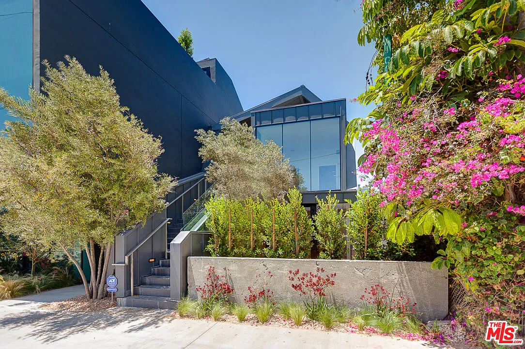 3 bed, 3.5 bath, $12,500 — Photo 1