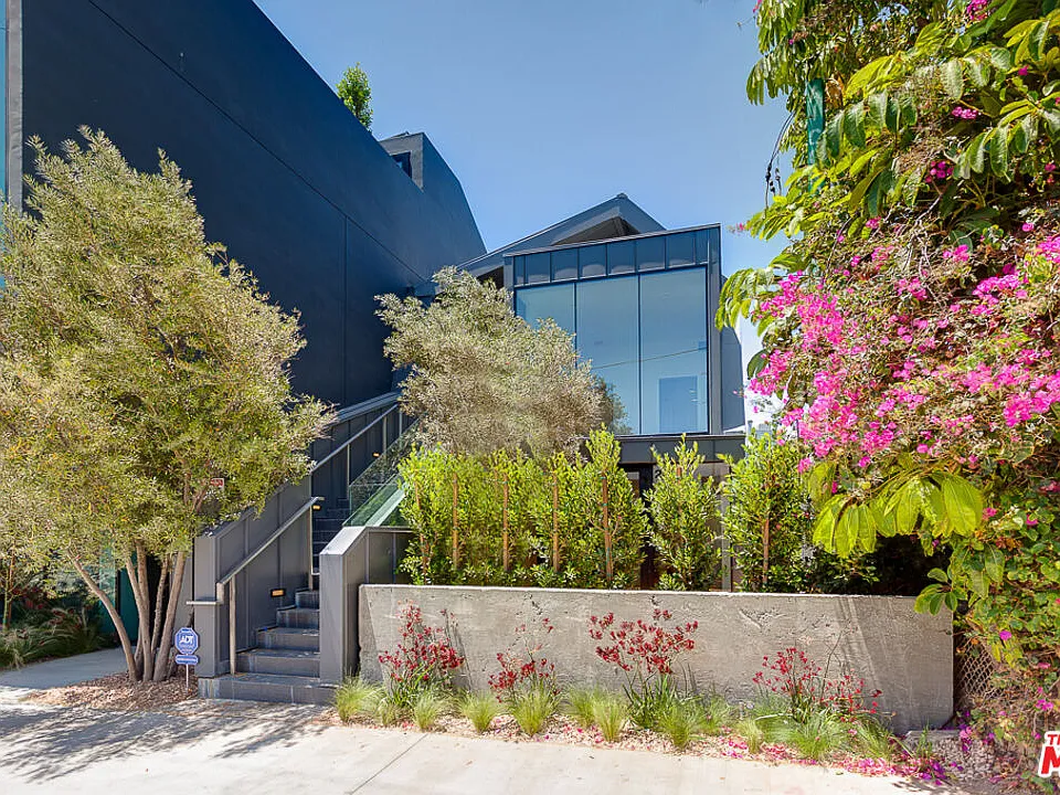209 Hollister Ave