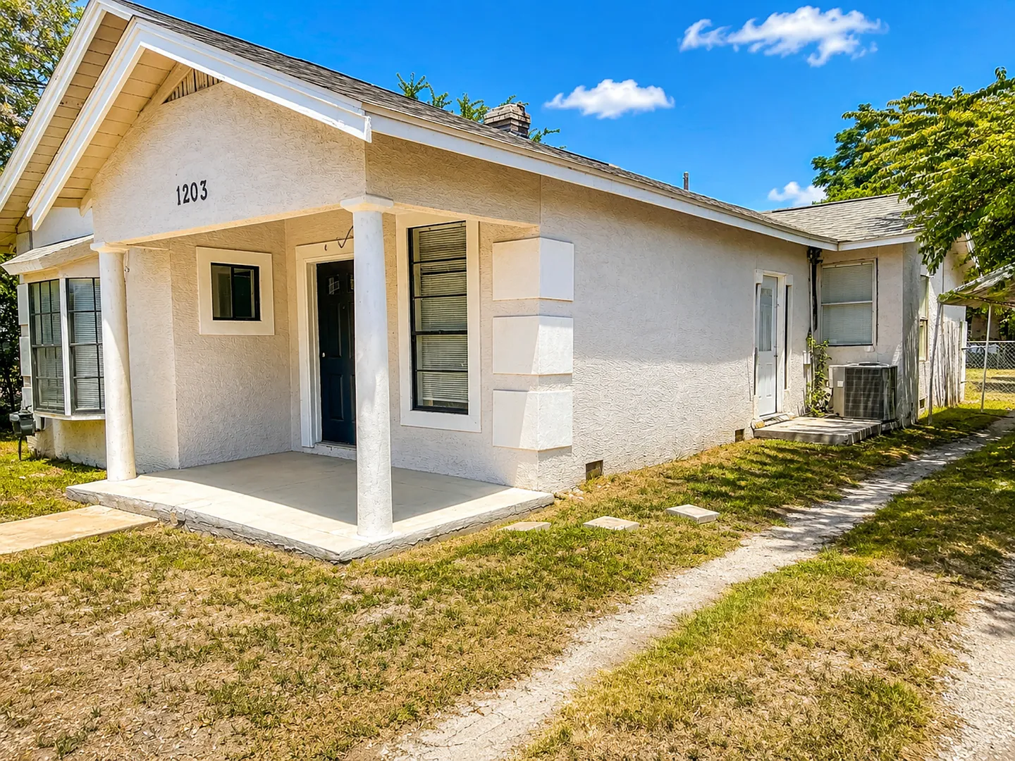 1203 Lamar, San Antonio, TX 78202 | Home for Rent 78202 — Photo 2
