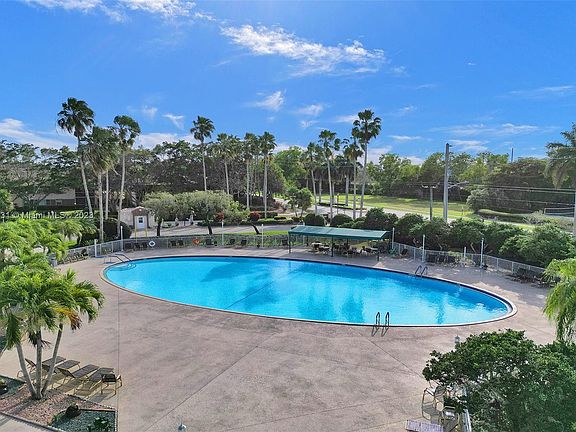 4th image of 7372 N Devon Dr #303