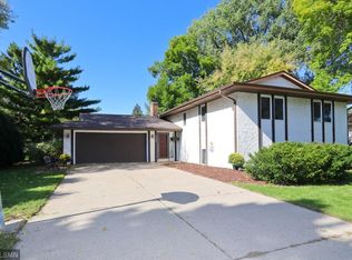 1857 Dellwood Ave, Roseville, MN 55113