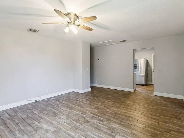 2227 NE 3rd Ave #2 — Photo 4