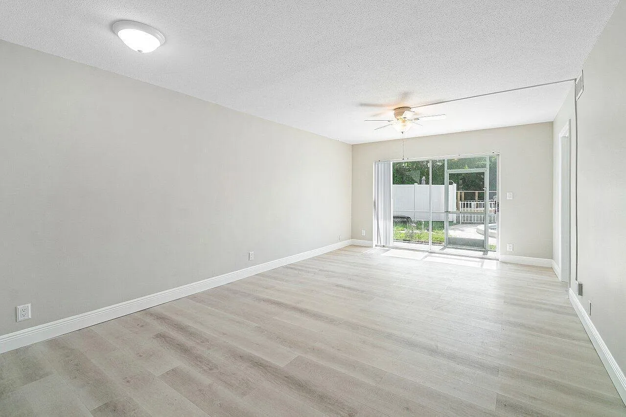 2 bed, 2.0 bath, 800 sqft, $2,400 — Photo 4