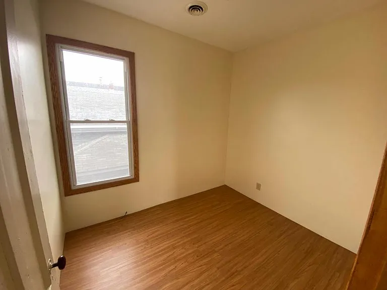 1207 Schuyler St — Photo 17