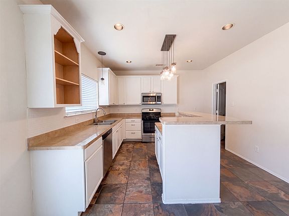 2nd image of 1924 Hartwell Ct