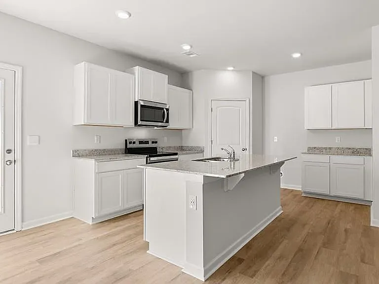 210 Deerberry Dr — Photo 5