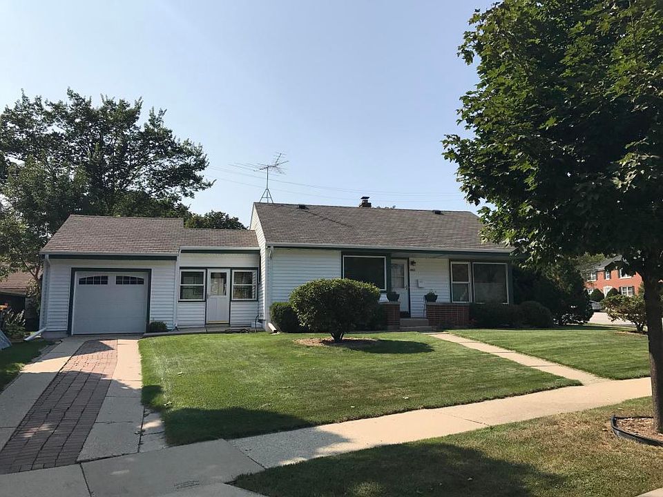2nd image of 8867 Ravenswood Cir