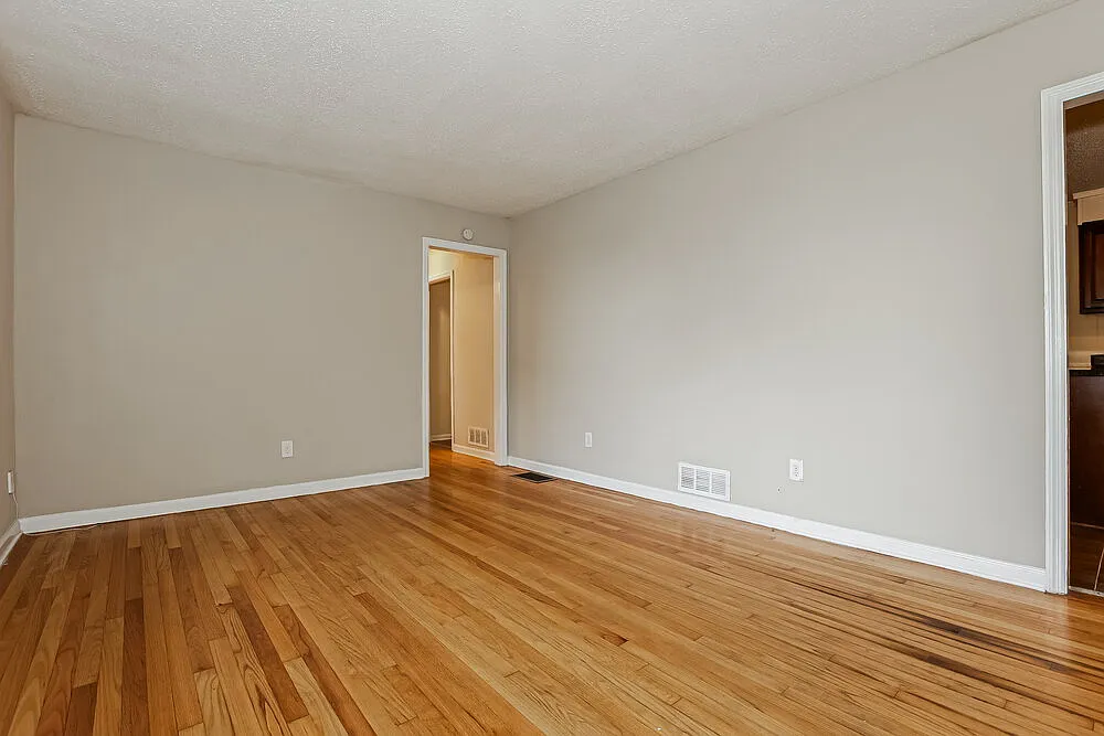 3 bed, 2.0 bath, 1556 sqft, $1,565 — Photo 3