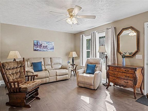 5th image of 162 Oak Ridge Pl