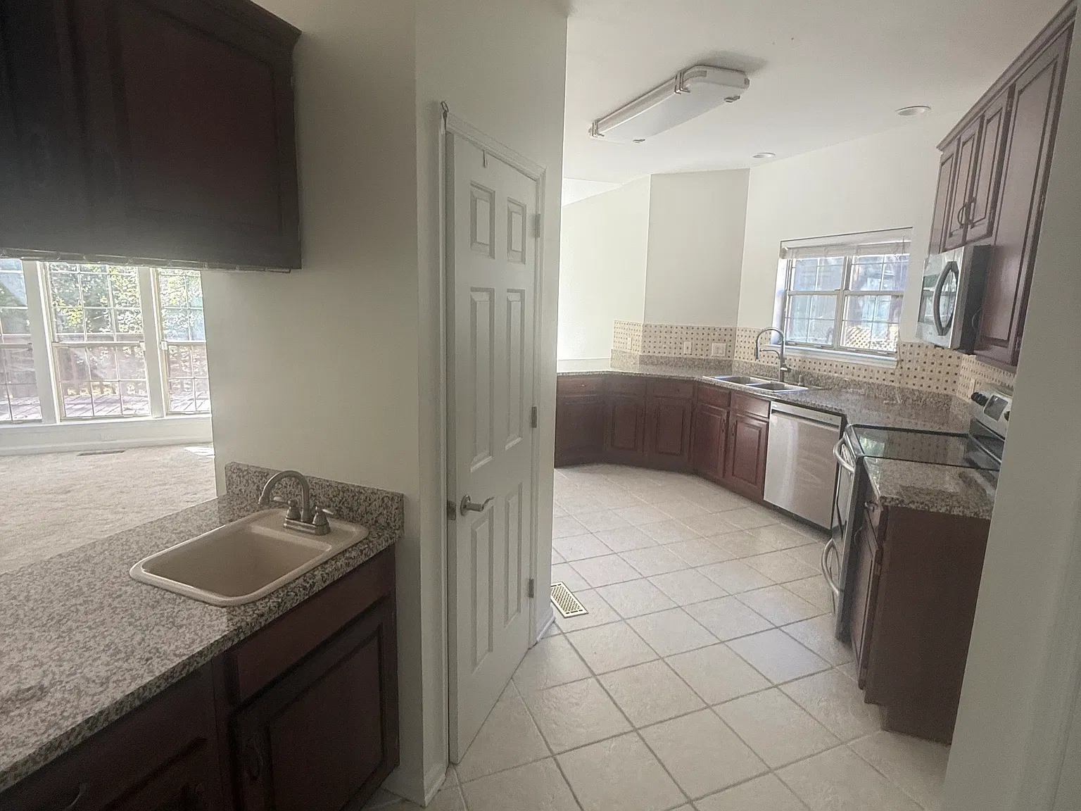 3 bed, 2079 sqft, $3,750 — Photo 4