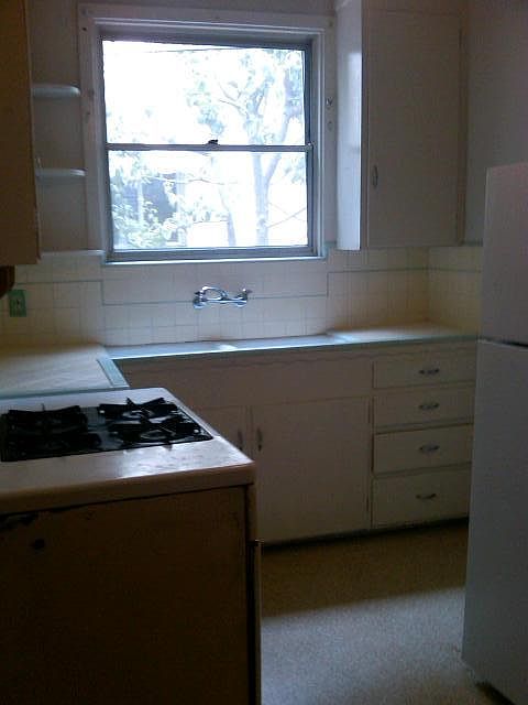 2nd image of 215 6th St APT A