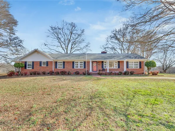 1142 Fox Squirrel Ridge Rd, Pickens, SC 29671